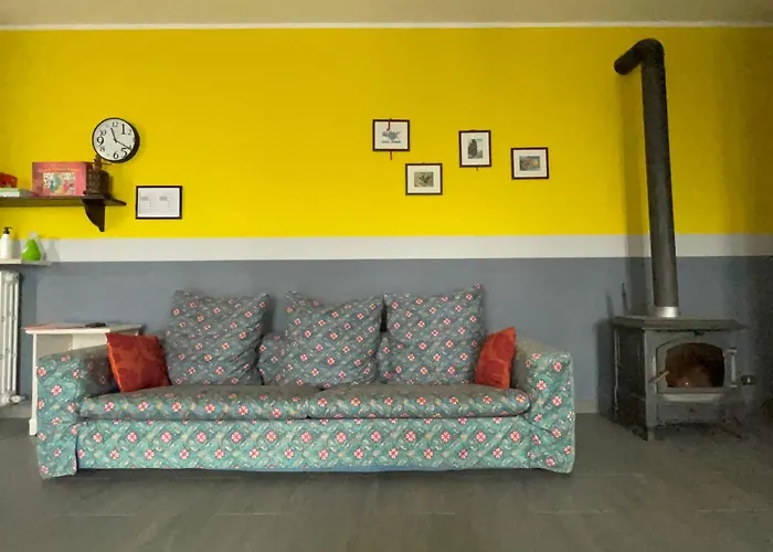 Delightful Home-Lovely Hill View