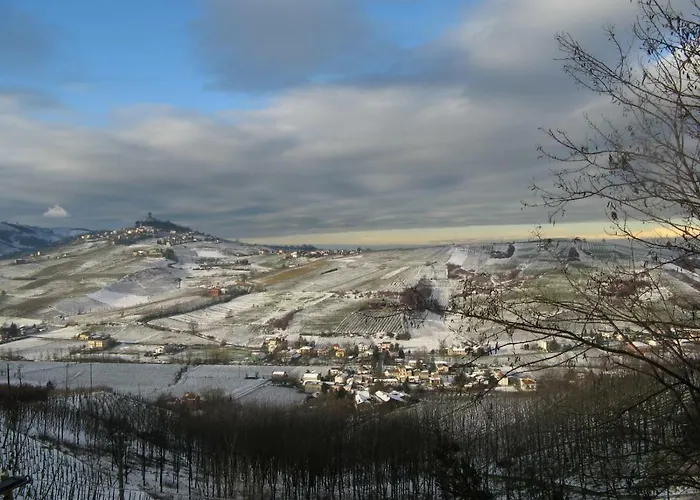 Delightful Home-Lovely Hill View